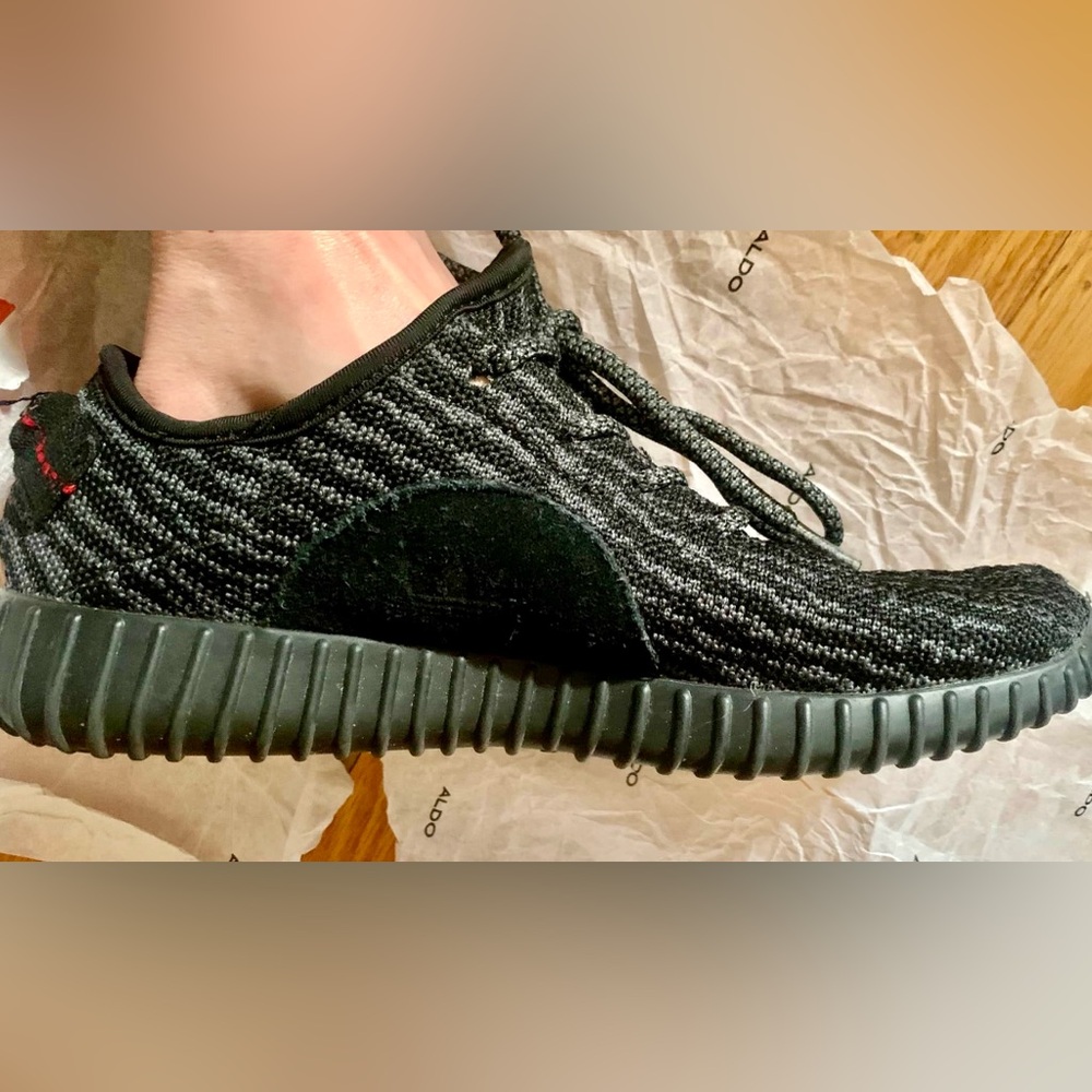 Adidas Yeezy Boost 350 (2015) Pirate Black size 39 1/3 AQ2659 unisex